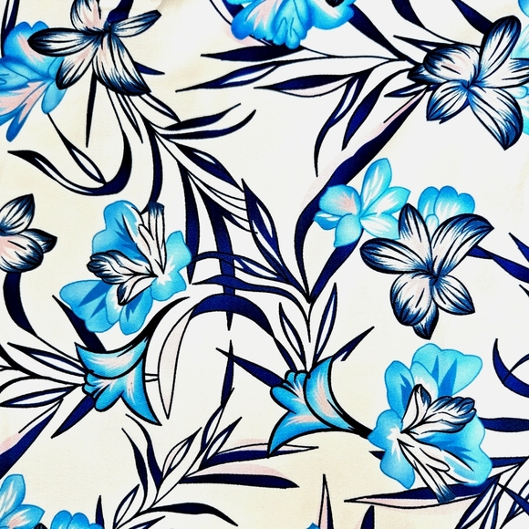 New size M/L women's top, great for golf, pickleball, tennis, etc. - Picture 3 of 5